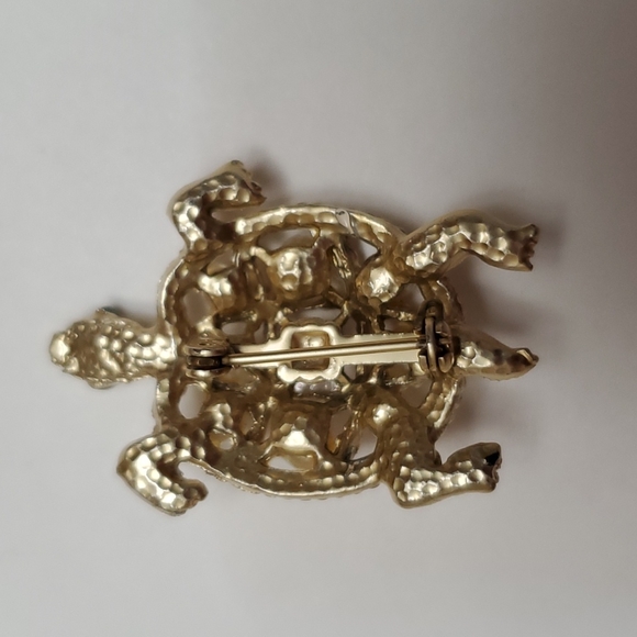 Golden and Pearl Turtle Brooch - Picture 3 of 6